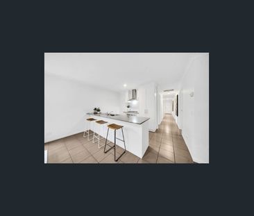 Comfortable Family Living in the Heart of Featherbrook Estate - Photo 1