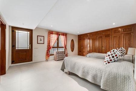 5 bedroom luxury Villa for rent in Marbella, Spain - Photo 2