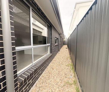 Modern Family Living in the Heart of Austral - Photo 4