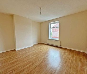 Walter Scott Street, Derker, OL1 - Photo 1