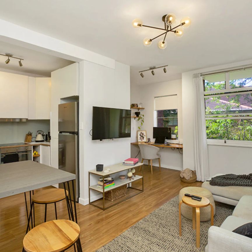 Stylishy Renovated Apartment - Photo 1