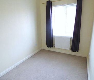 Two Bedroom House with Garden and Off-Road Parking for Two Cars, Go... - Photo 3