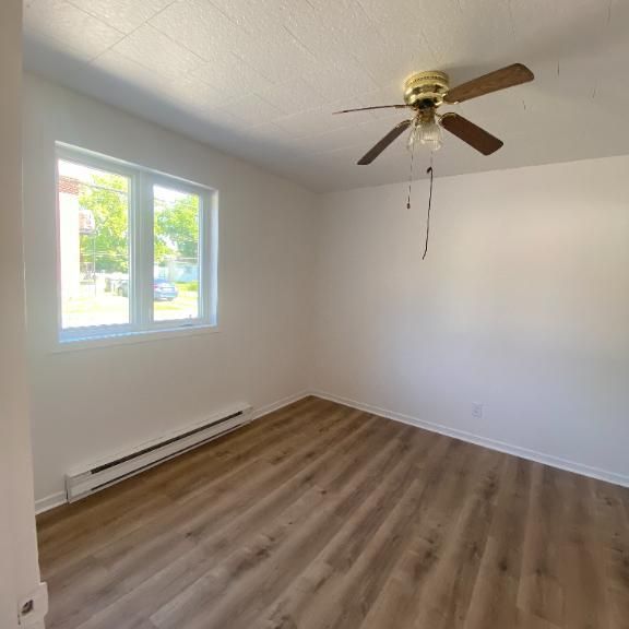 3 1/2 à lourer au rez-de-chaussée rénové - Photo 1