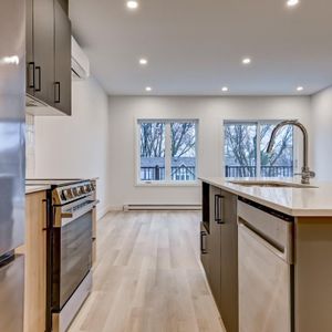 Superbe 6 ½ sur 2 étages à Deux-Montagnes (Environ 1600 pc) (secteur REM) - Photo 2