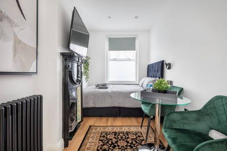 ** Inclusive of council tax, gas, electricity, water, internet and Netflix** - Photo 3