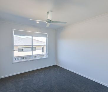 Near New Hampton Style Home in Parks Estate! - Photo 5