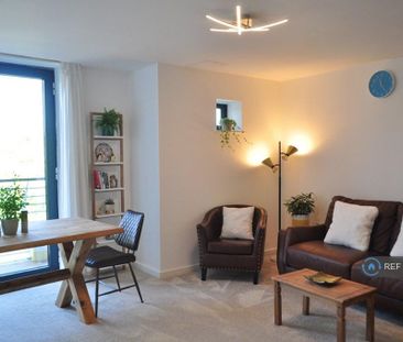 2 bedroom flat to rent - Photo 2