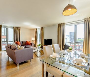 Luxury Two-Bedroom Apartment with Water Views in Paddington Basin, ... - Photo 1