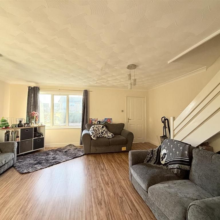 3 bedroom semi-detached house to rent - Photo 1