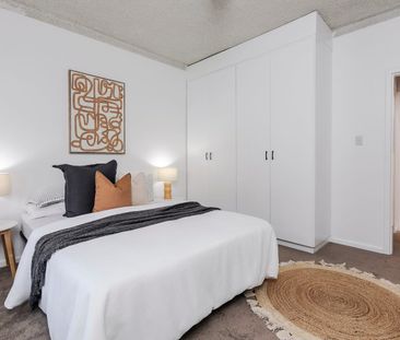 Low maintenance 2 bedroom ground floor unit positioned perfectly - Photo 4