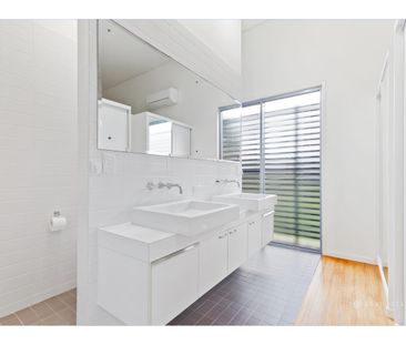 Beach house close to nature and in the ever growing Sea Spray - Photo 5