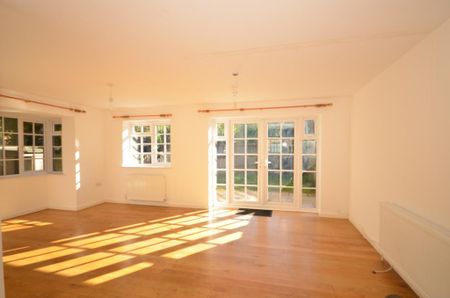 3 bedroom semi-detached house to rent - Photo 2