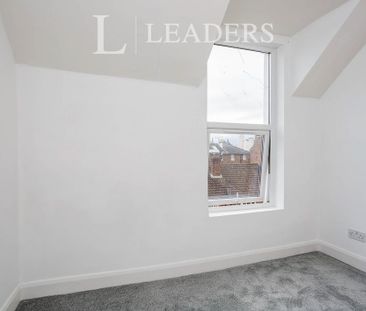 3 bedroom flat to rent - Photo 4