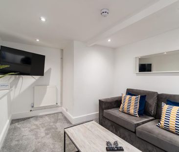 6 bedroom house to rent - Photo 2