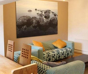 Bedroom Detached House In Charminster, BH8 - Photo 3