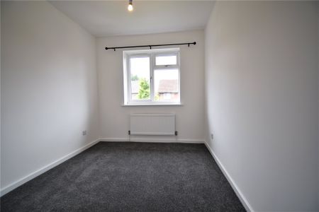 3 bedroom House in Water Lane, Farnborough - Photo 2