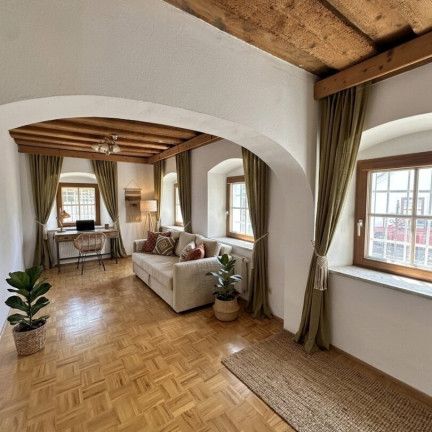 Charmante Zweizimmer Altbauwohnung mit historischem Flair und modernem Komfort im Herzen von St. Peter mit Parkplatz, zu vermieten! - Foto 1