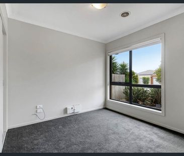 Stunning Family Home with Modern Design - Photo 5