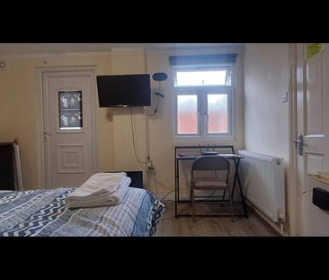 Studio Flat, Curzon Avenue, HA7 - Photo 6