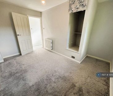4 bedroom semi-detached house to rent - Photo 4