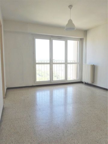 T1BIS 410€ H.C 58Bis Av Jean Jaurès Nîmes, 35m² - Photo 5