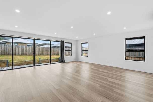 Immaculately presented 3 bedroom family home in a great location - Photo 1