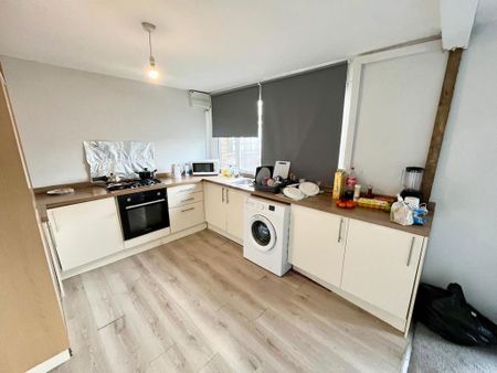 4 bedroom terraced house to rent - Photo 3