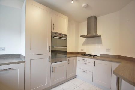 2 bedroom end of terrace house to rent - Photo 3