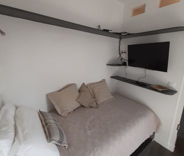 Location Appartement 1 pièce 12m² PARIS 16ème - Photo 2