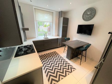 2 bedroom flat to rent - Photo 2