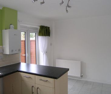 2 bedroom terraced house to rent - Photo 4