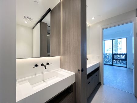 For Lease - 55 Charles Street Unit# 2601, Toronto, Ontario - Photo 2