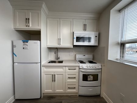 For Lease - 1989 Lawrence Avenue Unit# 1, Toronto, Ontario - Photo 4