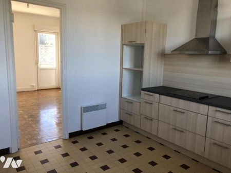 COUTANCES, place Général de Gaulle, appartement 4 pièces - Photo 4