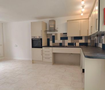 2 bedroom ground floor flat to rent - Photo 4