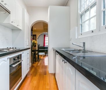 Renovated Three-Bedroom Terrace Opposite Camperdown Memorial Park - Photo 4
