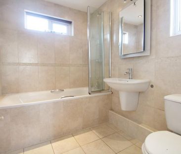 4 bedroom semi-detached house to rent - Photo 4