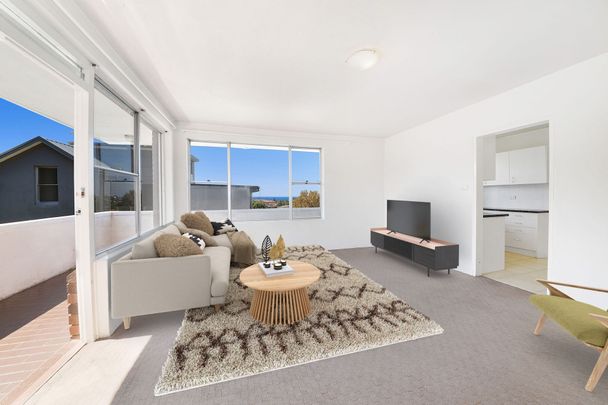 Bright Three-Bedroom Apartment with Sweeping Ocean and District Views - Photo 1