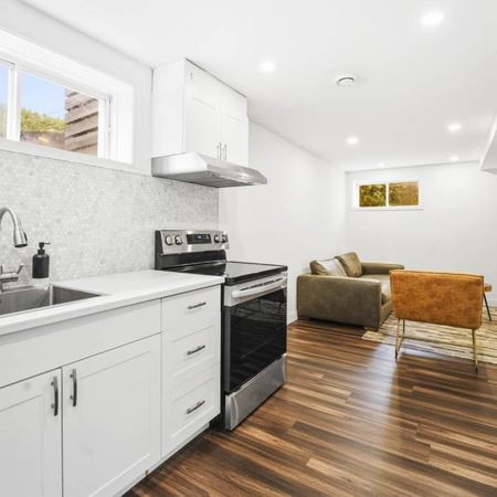 ⭐️ Bachelor 3 1/2 entièrement rénové tout compris meublé - Repentigny ⭐ - Photo 3