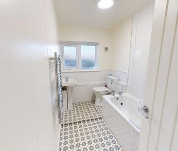 3 bedroom flat to rent - Photo 5