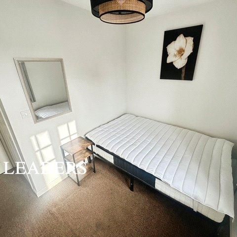1 bedroom in a house share to rent - Photo 1