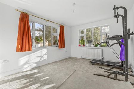 4 bedroom detached house to rent - Photo 3