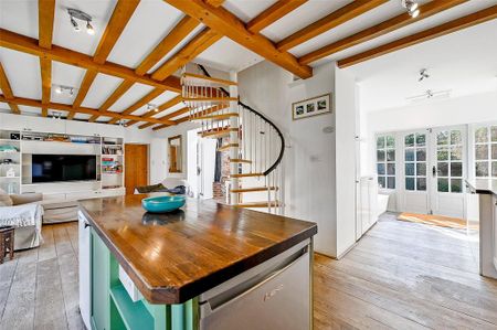 5 bedroom detached house to rent - Photo 3