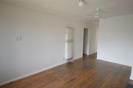 Charming 2-Bedroom Unit in Prime Location - Photo 4