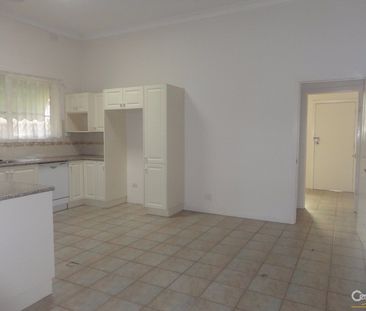 Spacious Unit! - Photo 5