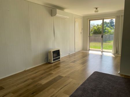 Three bedroom family home - Photo 2