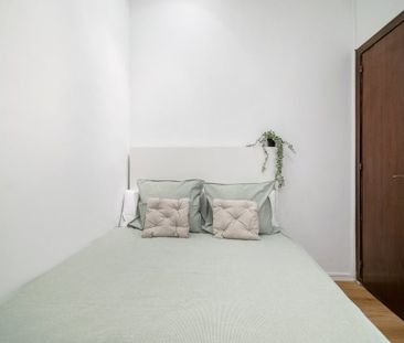 Carrer del Rosselló, Barcelona, Catalonia 08008 - Photo 2