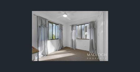 FAMILY FRIENDLY HOME - Photo 3