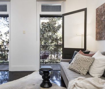Super cool terrace apartment - large living area w/ open balcony | ... - Photo 2