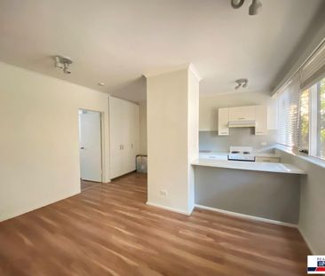 Delightful One Bedroom Apartment in the Heart of Essendon - Photo 1